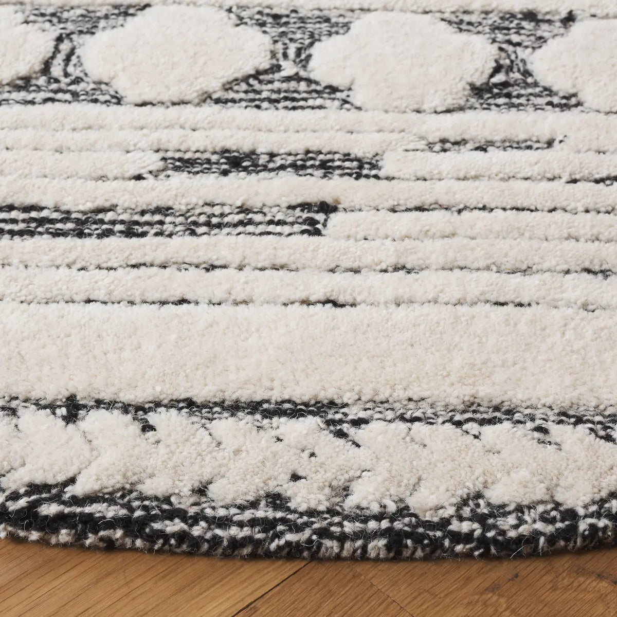 Safavieh Abstract 6'-0" x 6'-0" Rug in Black / Ivory