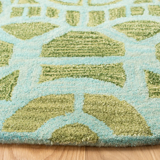 Safavieh Wyndham 7'-0" x 7'-0" Rug in Turquoise / Green