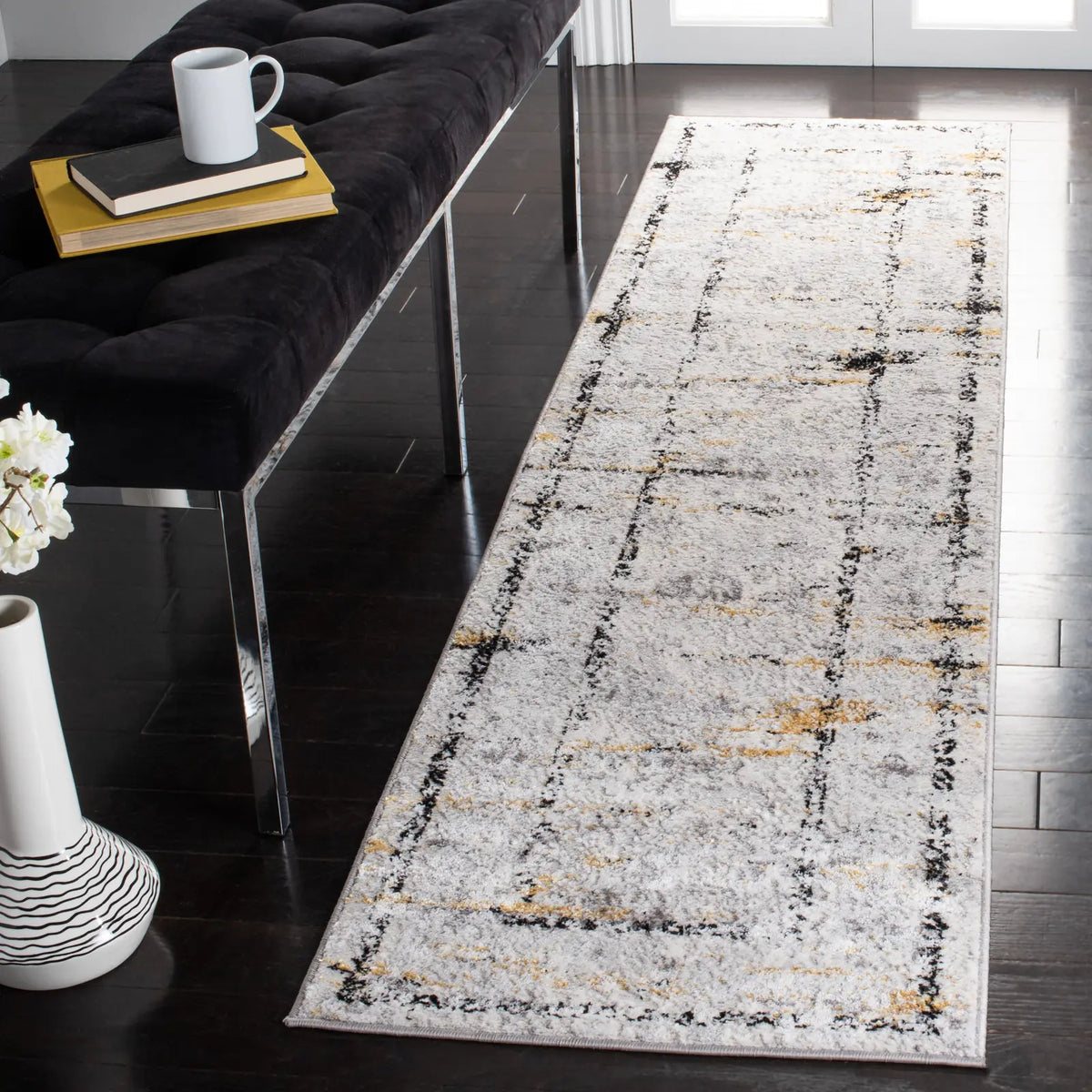 Safavieh Amelia 2'-0" x 8'-0" Rug in Grey / Gold