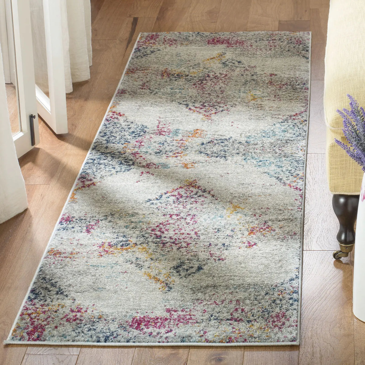 Safavieh Madison 2'-3" x 8'-0" Rug in Light Grey / Fuchsia
