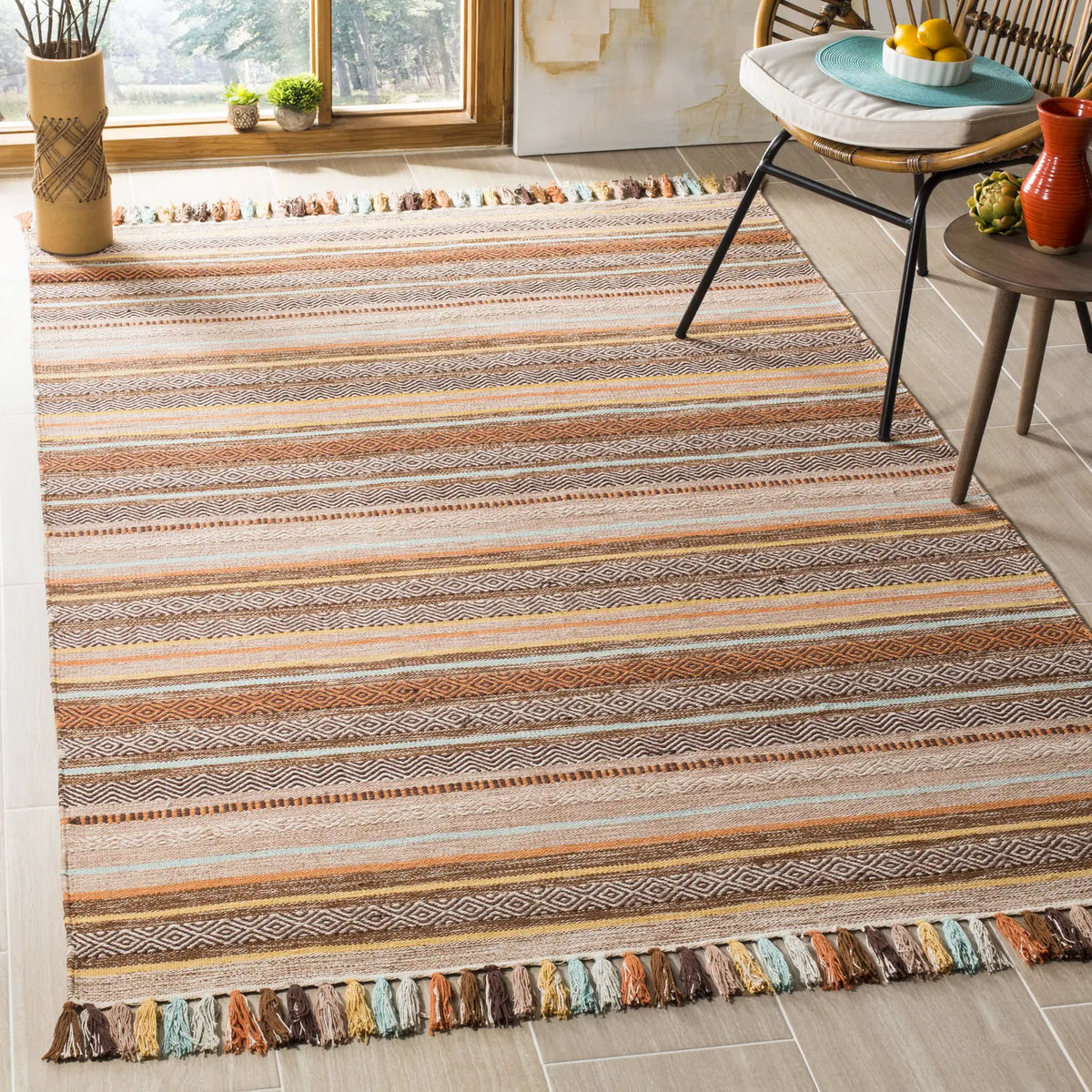 Safavieh Montauk 5'-0" x 8'-0" Rug in Brown / Multi