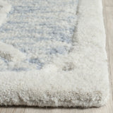 Safavieh Cambridge 4'-0" x 6'-0" Rug in Light Blue / Ivory