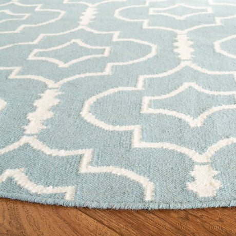 Safavieh Dhurries 6'-0" x 6'-0" Rug in Light Blue / Ivory