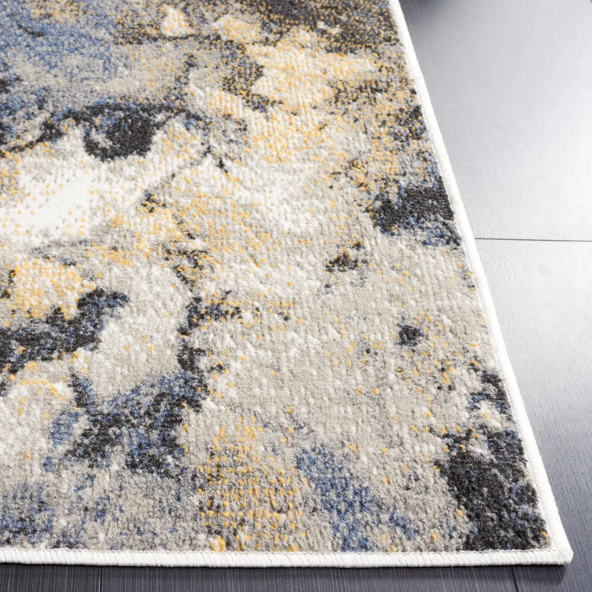 Safavieh Pyramid 4'-5" x 6'-5" Rug in Grey / Navy Gold