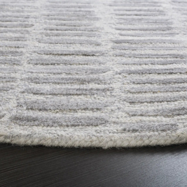 Safavieh Metro 6'-0" x 6'-0" Rug in Silver / Grey