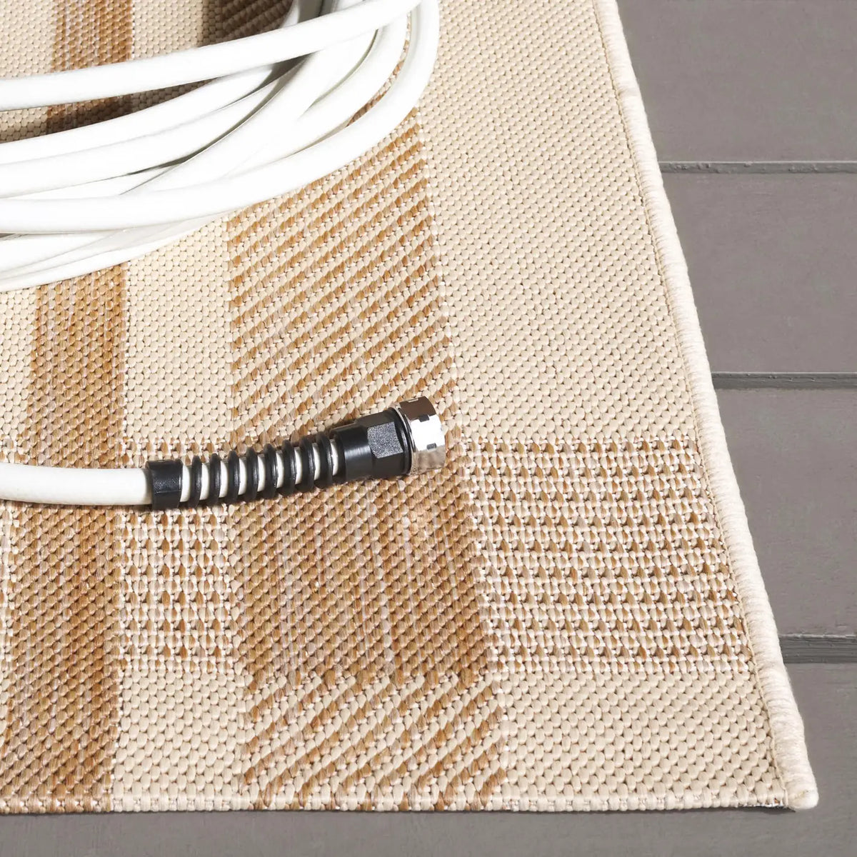 Safavieh Courtyard 4'-0" x 5'-7" Rug in Natural / Beige