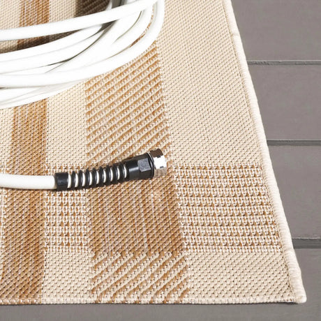 Safavieh Courtyard 4'-0" x 5'-7" Rug in Natural / Beige