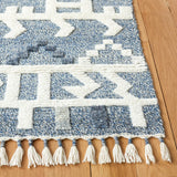 Safavieh Casablanca 4'-0" x 6'-0" Rug in Blue / Ivory