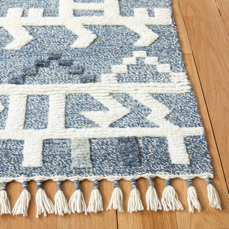 Safavieh Casablanca 4'-0" x 6'-0" Rug in Blue / Ivory