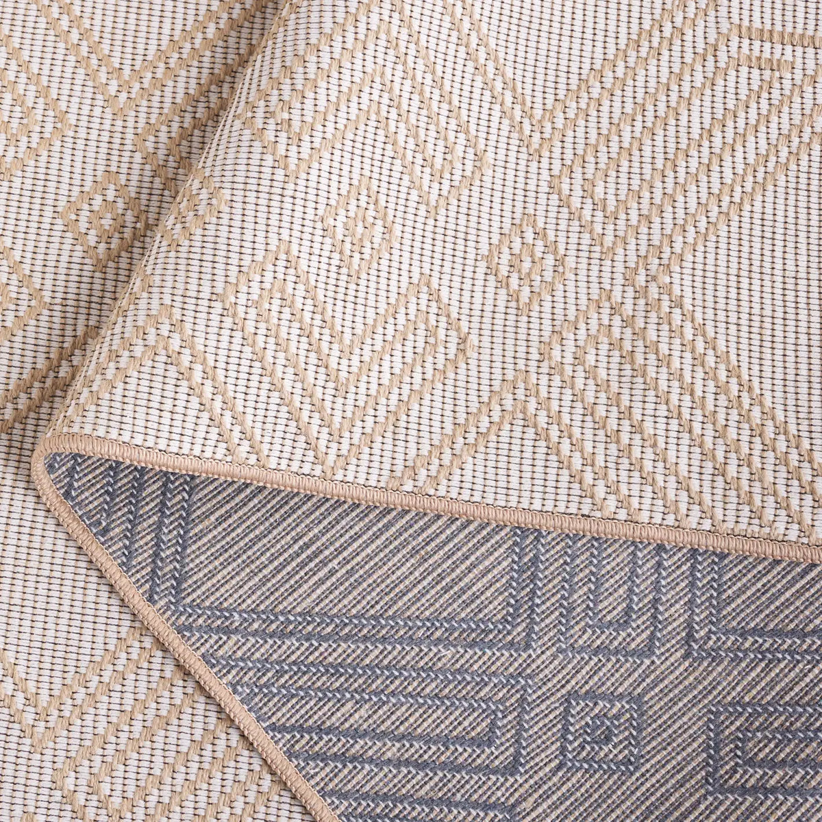 Safavieh Aspect 5'-3" x 7'-6" Rug in Ivory / Natural