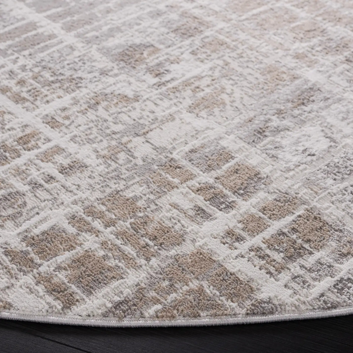 Safavieh Mila 6'-7" x 6'-7" Rug in Beige / Ivory Grey
