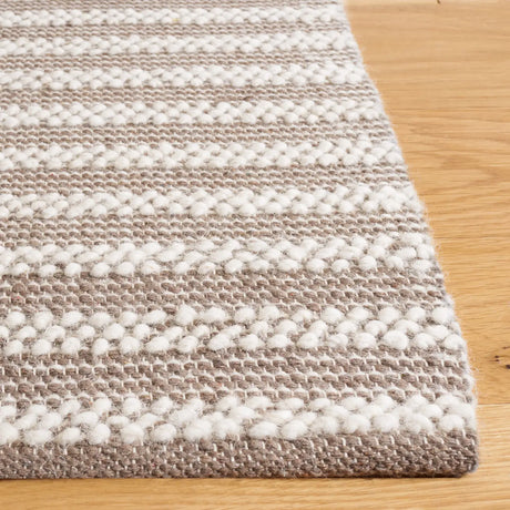 Safavieh Natura 4'-0" x 6'-0" Rug in Ivory / Taupe