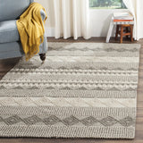 Safavieh Natura 4'-0" x 6'-0" Rug in Grey / Ivory