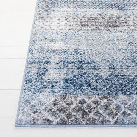 Safavieh Amelia 700 4'-0" x 6'-0" Rug in Navy / Grey