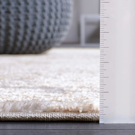 Safavieh Spirit 100 4'-0" x 6'-0" Rug in Taupe / Ivory