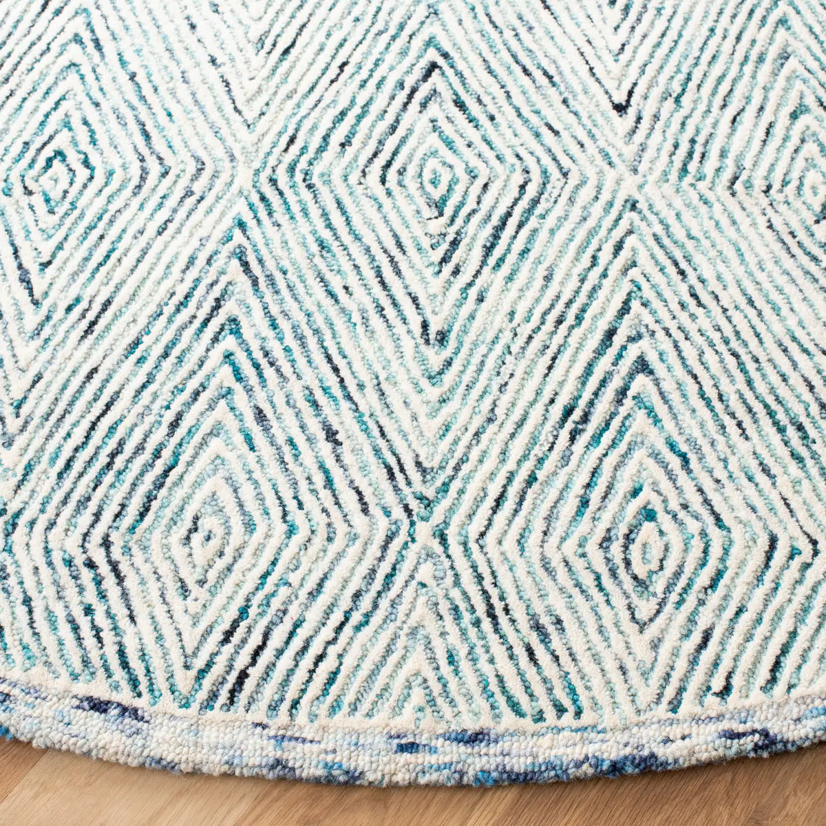 Safavieh Capri 7'-0" x 7'-0" Rug in Blue / Ivory