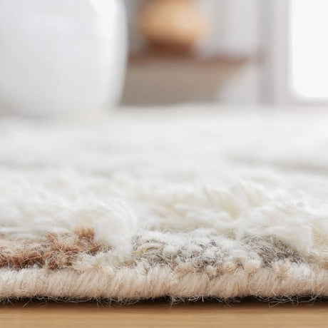 Safavieh Casablanca 4'-0" x 6'-0" Rug in Grey / Ivory