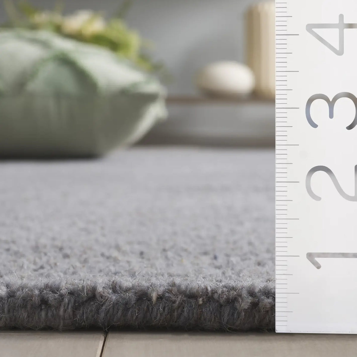 Safavieh Himalaya 5'-0" x 8'-0" Rug in Grey