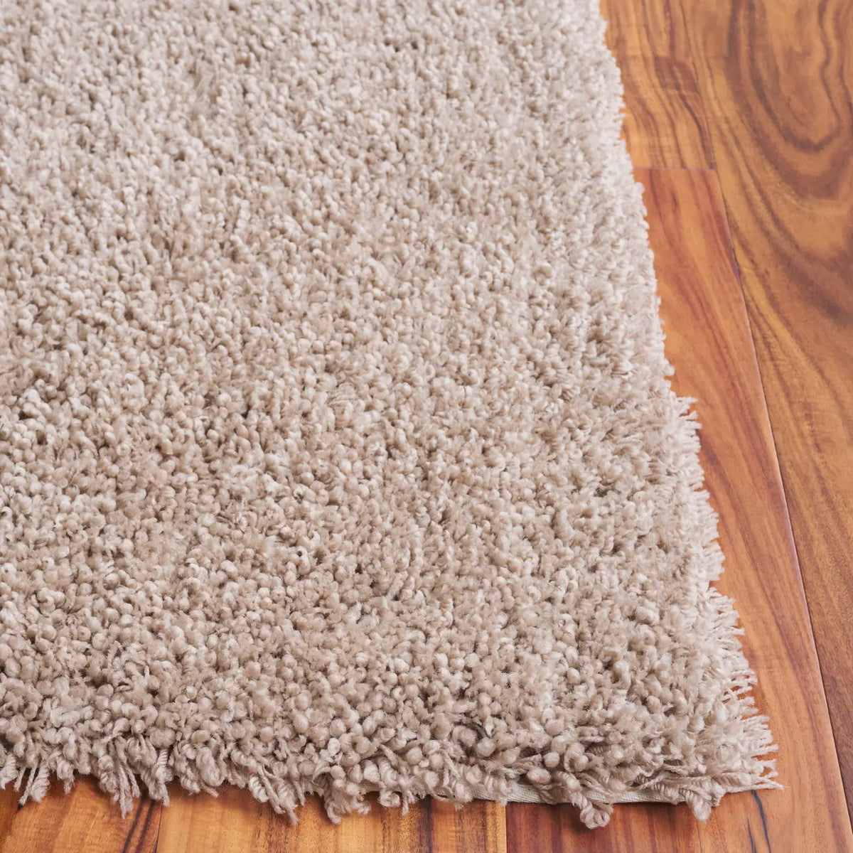 Safavieh Shag 4'-0" x 6'-0" Rug in Taupe