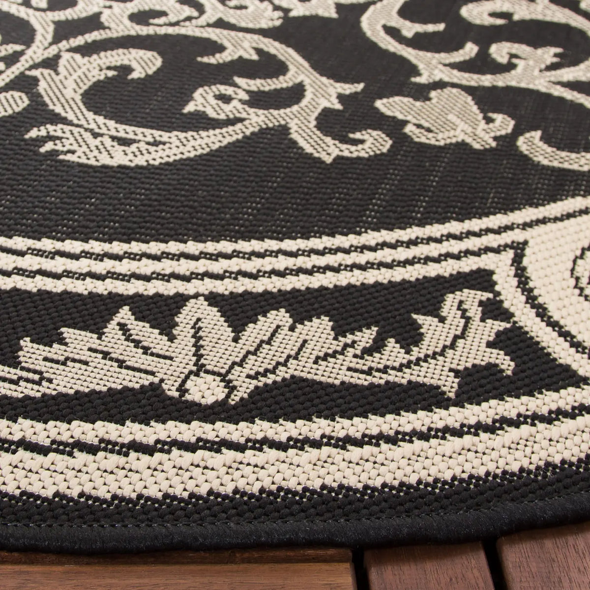 Safavieh Courtyard 5'-3" x 5'-3" Rug in Black / Sand