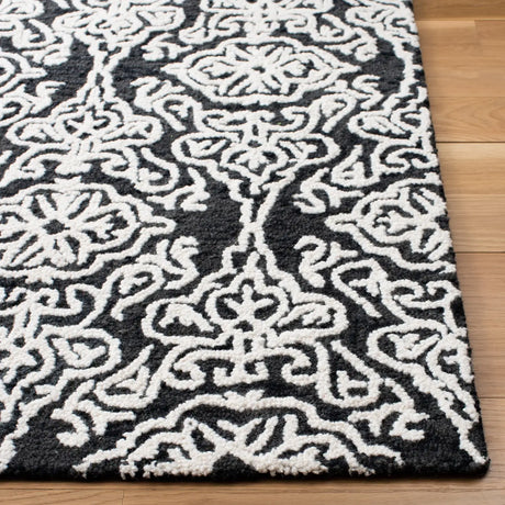 Safavieh Blossom 4'-0" x 6'-0" Rug in Black / Ivory