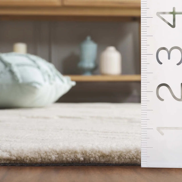 Safavieh Mykonos 4'-0" x 6'-0" Rug in Ivory