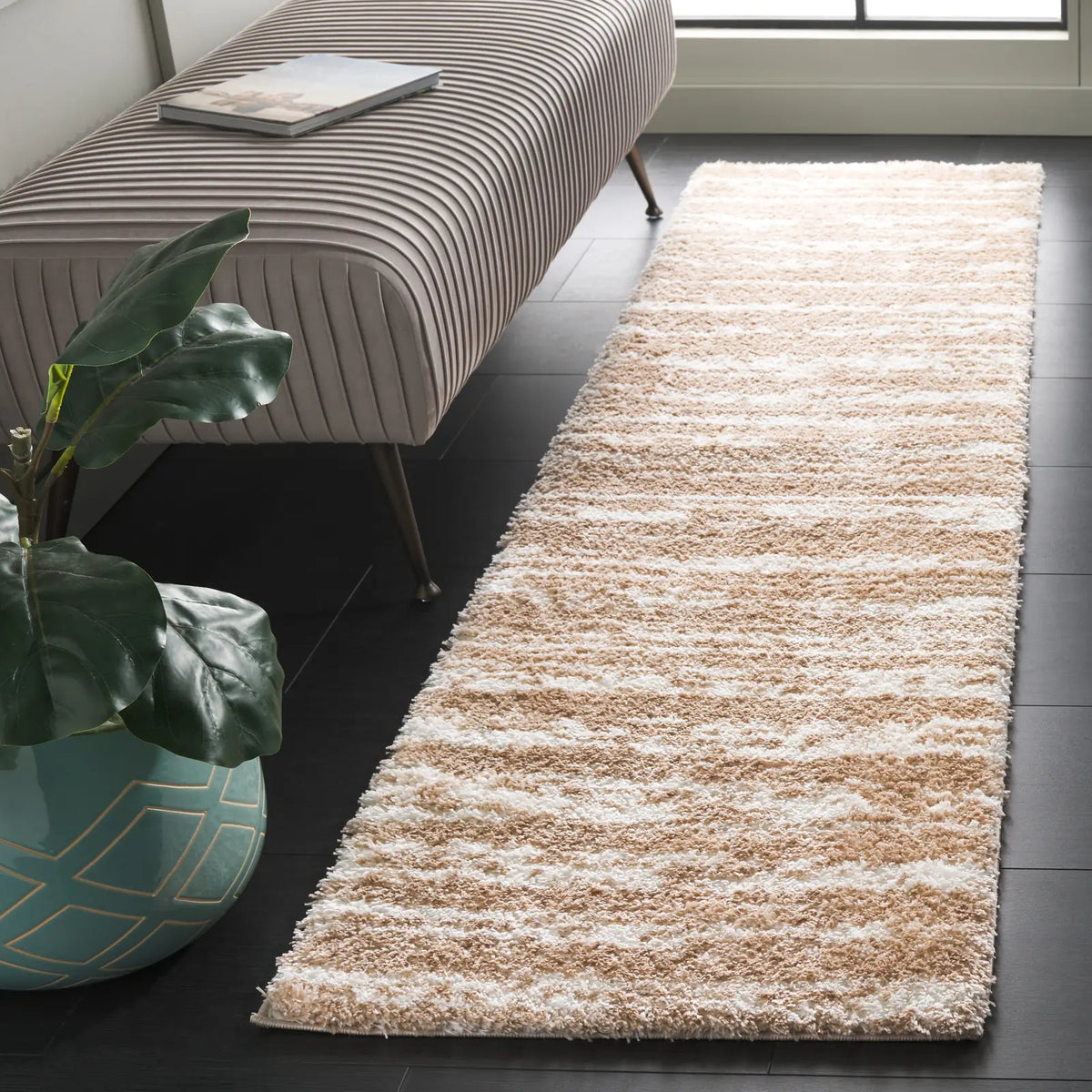 Safavieh Tahoe Shag 2'-0" x 8'-0" Rug in Ivory / Gold
