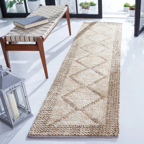 Safavieh Kilim 2'-3" x 7'-0" Rug in Natural / Beige