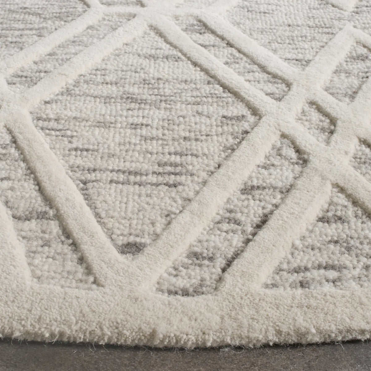 Safavieh Cambridge 6'-0" x 6'-0" Rug in Light Brown / Ivory
