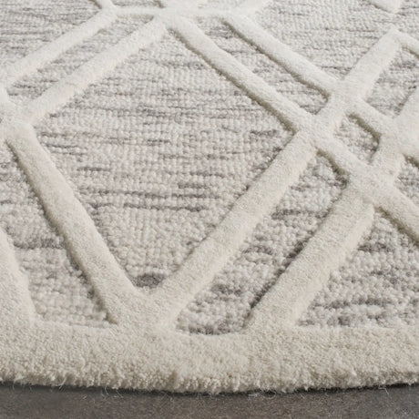 Safavieh Cambridge 6'-0" x 6'-0" Rug in Light Brown / Ivory
