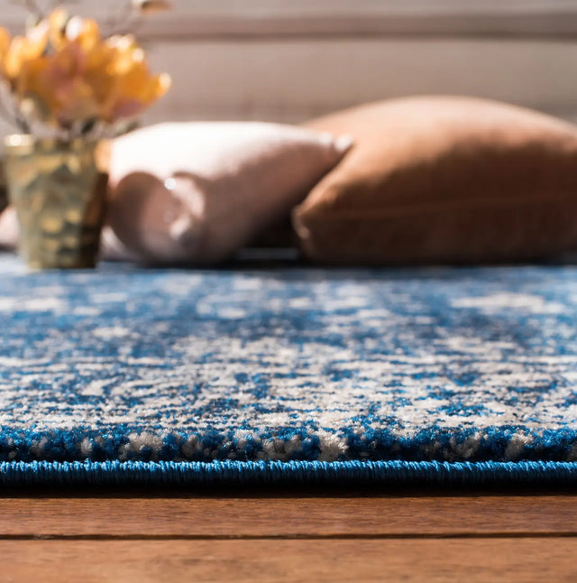 Safavieh Evoke 4'-0" x 6'-0" Rug in Navy / Ivory