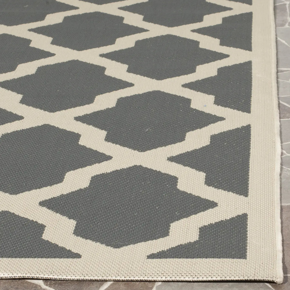 Safavieh Courtyard 4'-0" x 5'-7" Rug in Anthracite / Beige
