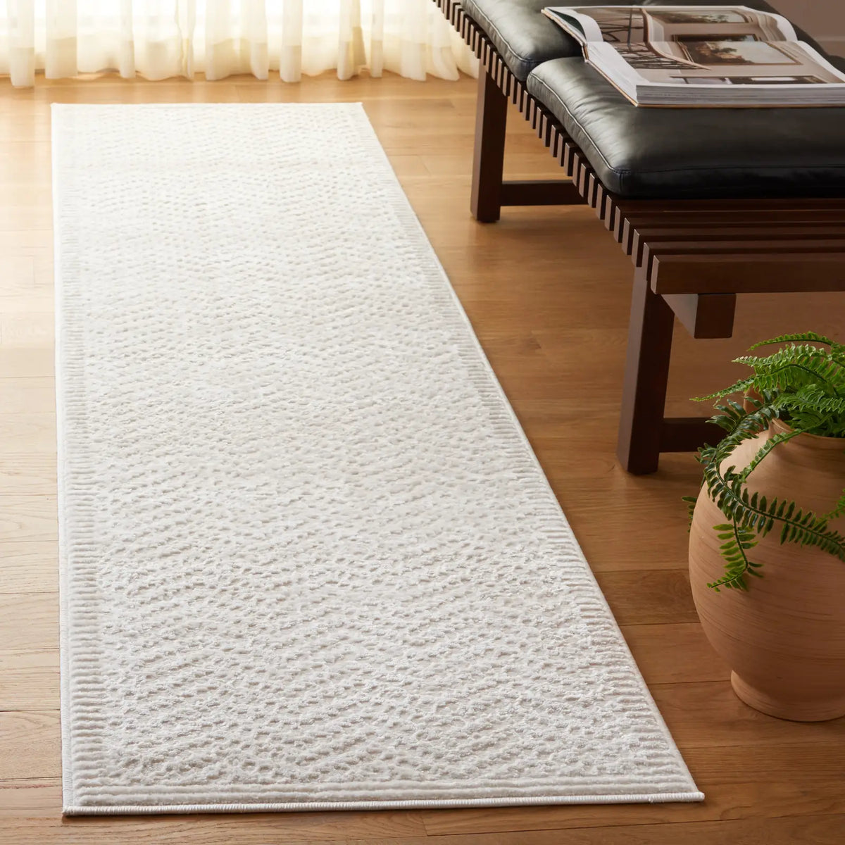 Safavieh Saylor 100 2'-0" x 8'-0" Rug in Ivory