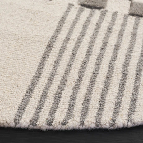 Safavieh Genre 6'-0" x 6'-0" Rug in Grey / Ivory