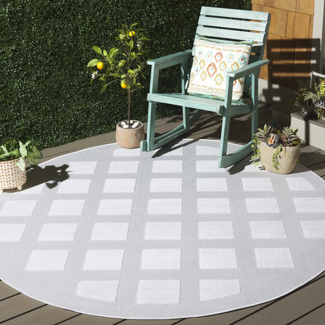 Safavieh Stella 6'-7" x 6'-7" Rug in Ivory