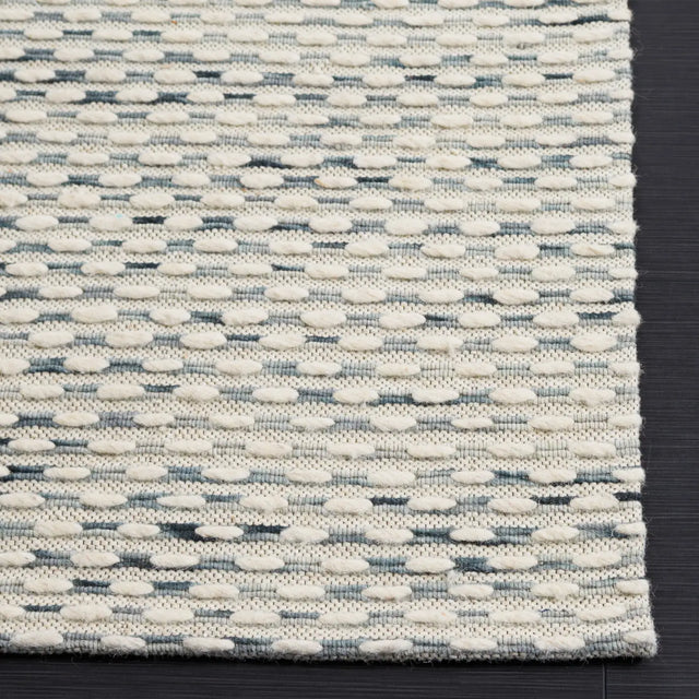 Safavieh Marbella 4'-0" x 6'-0" Rug in Beige / Blue