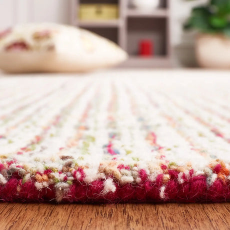 Safavieh Abstract 4'-0" x 6'-0" Rug in Red / Green