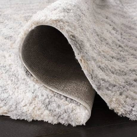 Safavieh Berber Shag 200 5'-3" x 7'-6" Rug in Cream / Grey
