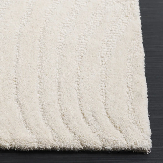 Safavieh Pine 4'-0" x 6'-0" Rug in Ivory