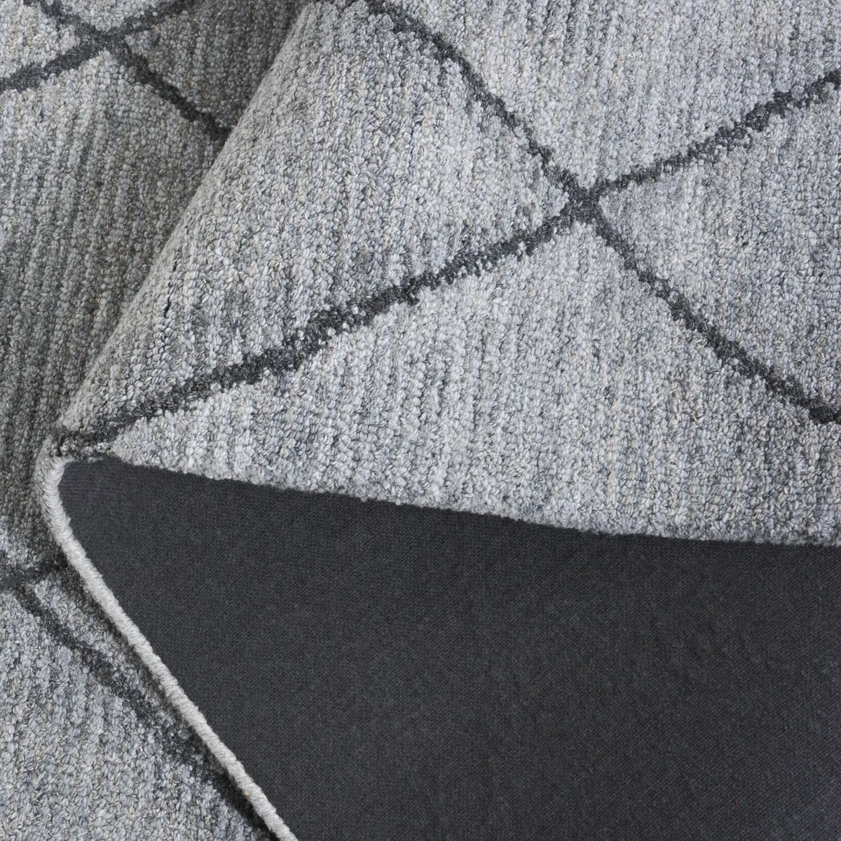 Safavieh Metro 4'-0" x 6'-0" Rug in Grey / Charcoal
