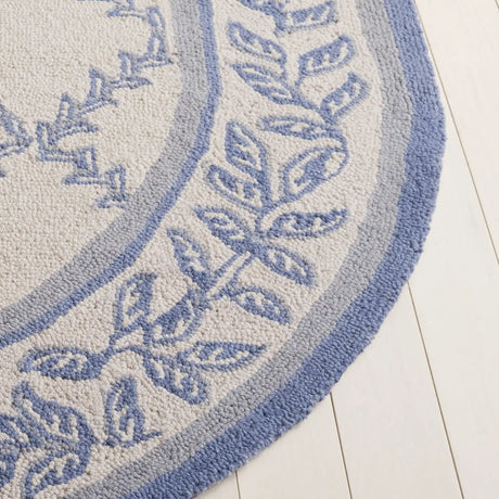 Safavieh Chelsea 4'-6" x 6'-6" Rug in Ivory / Light Blue