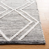 Safavieh Kilim 4'-0" x 6'-0" Rug in Black / Ivory