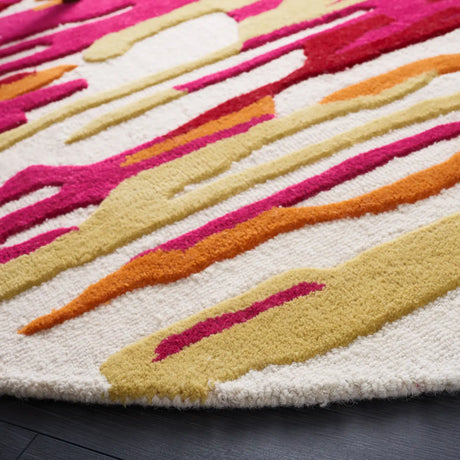 Safavieh Rodeo Drive 6'-0" x 6'-0" Rug in Ivory / Red