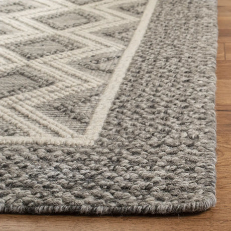 Safavieh Vermont 4'-0" x 6'-0" Rug in Grey / Ivory