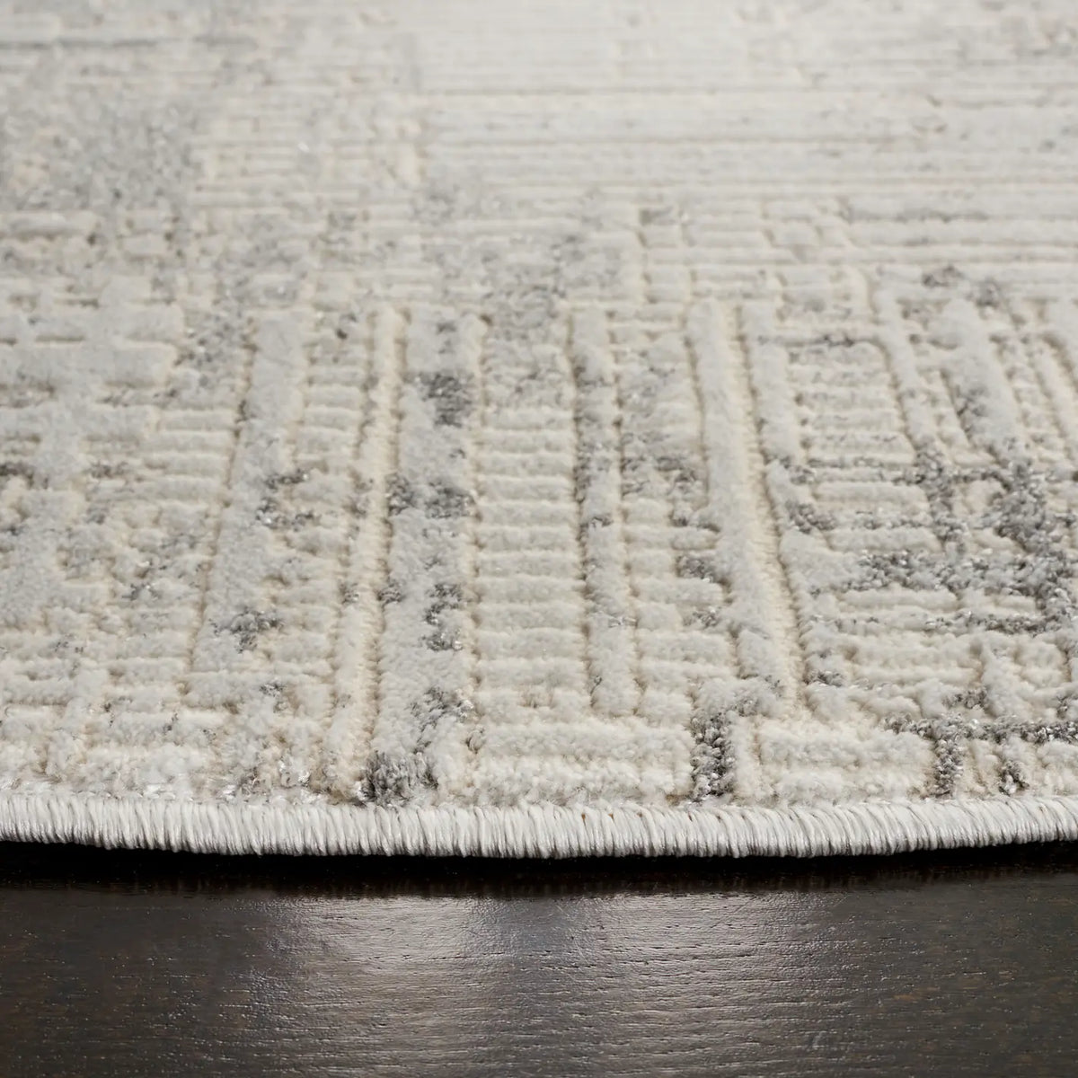 Safavieh Whisper 6'-7" x 6'-7" Rug in Light Grey / Beige