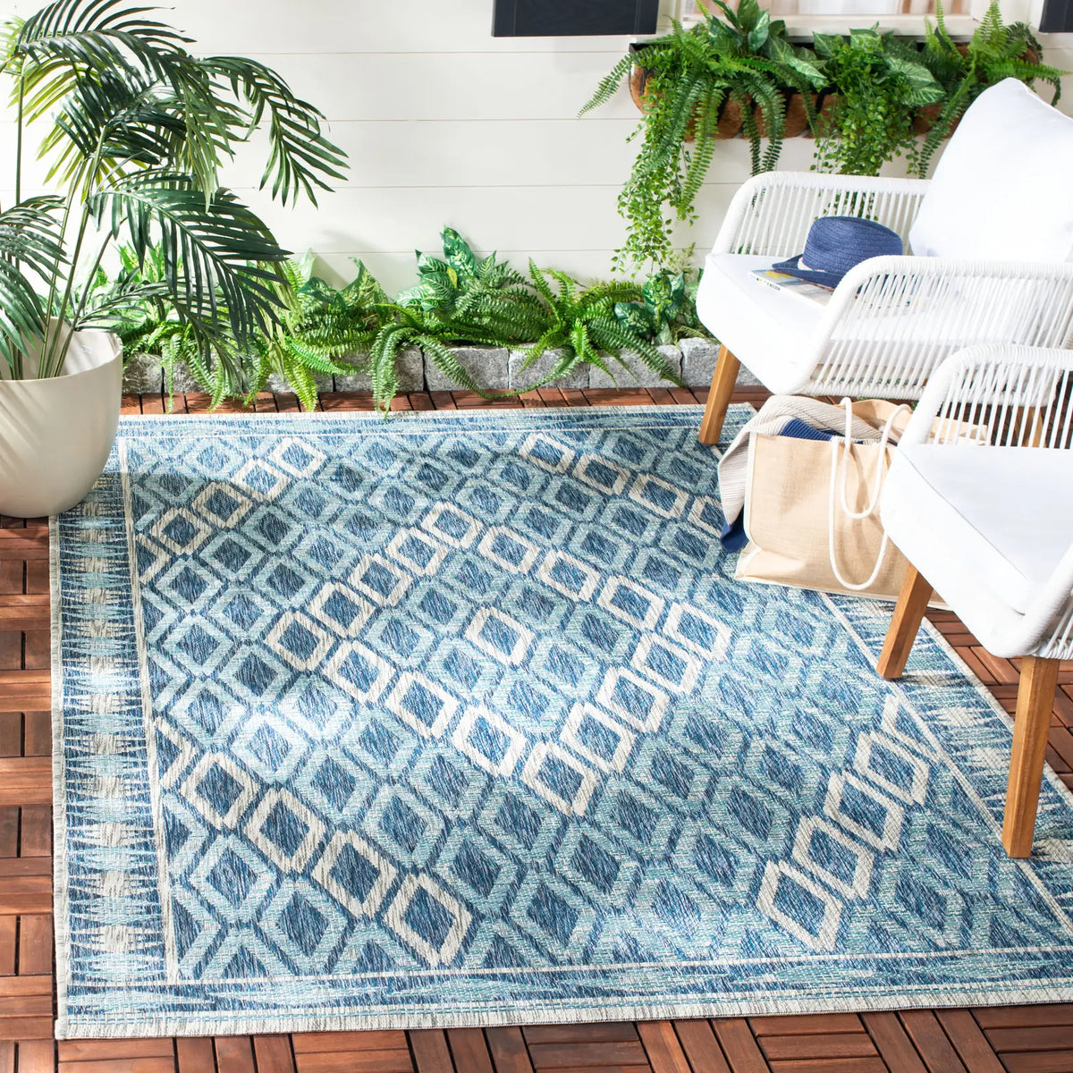 Safavieh Courtyard 4'-0" x 5'-7" Rug in Navy / Grey
