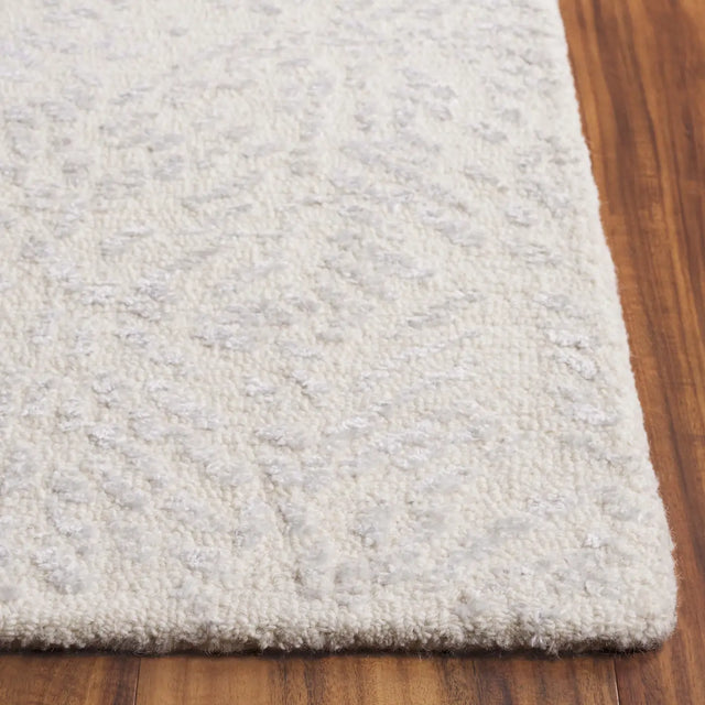 Safavieh Glamour 4'-0" x 6'-0" Rug in Ivory