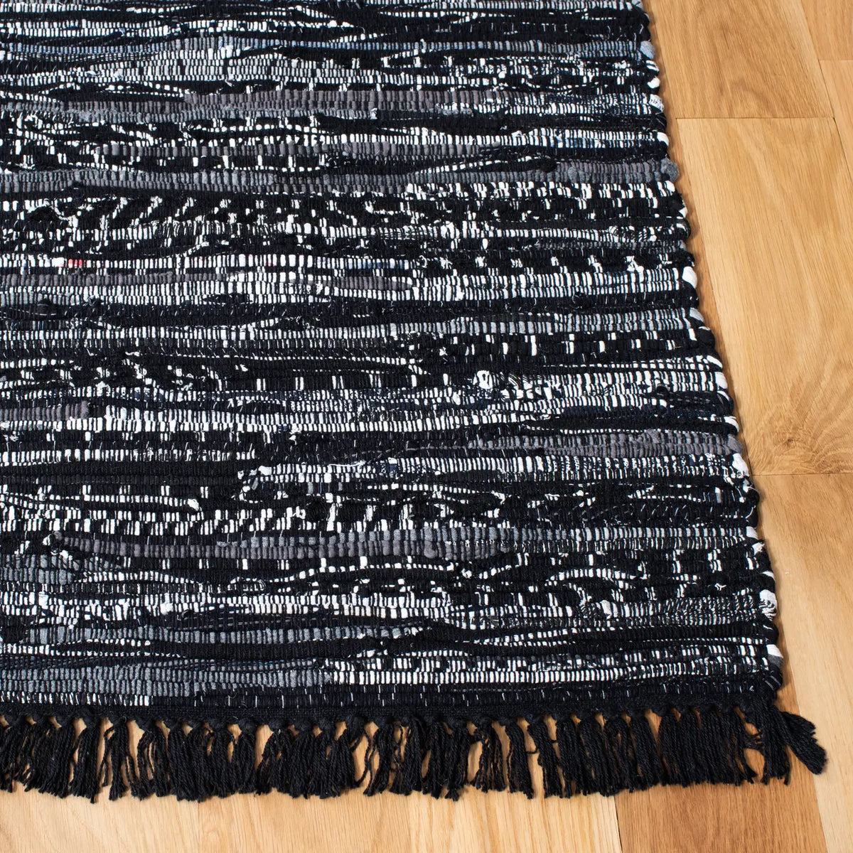 Safavieh Rag Rug 4'-0" x 6'-0" Rug in Black