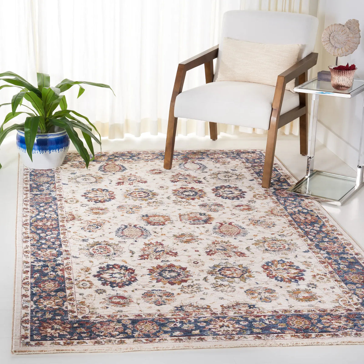 Safavieh Heirloom 700 4'-0" x 6'-0" Rug in Ivory / Navy