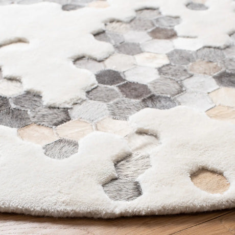 Safavieh Manhattan 6'-0" x 6'-0" Rug in Ivory